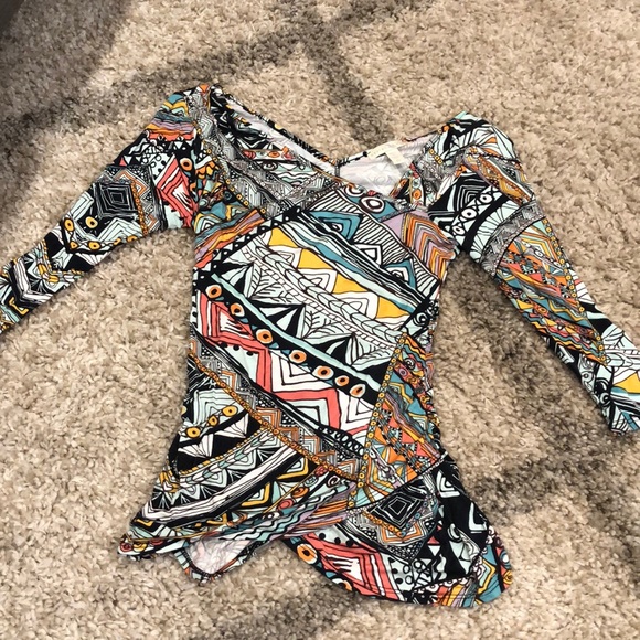 Quarter sleeve pattern shirt. - Picture 2 of 2